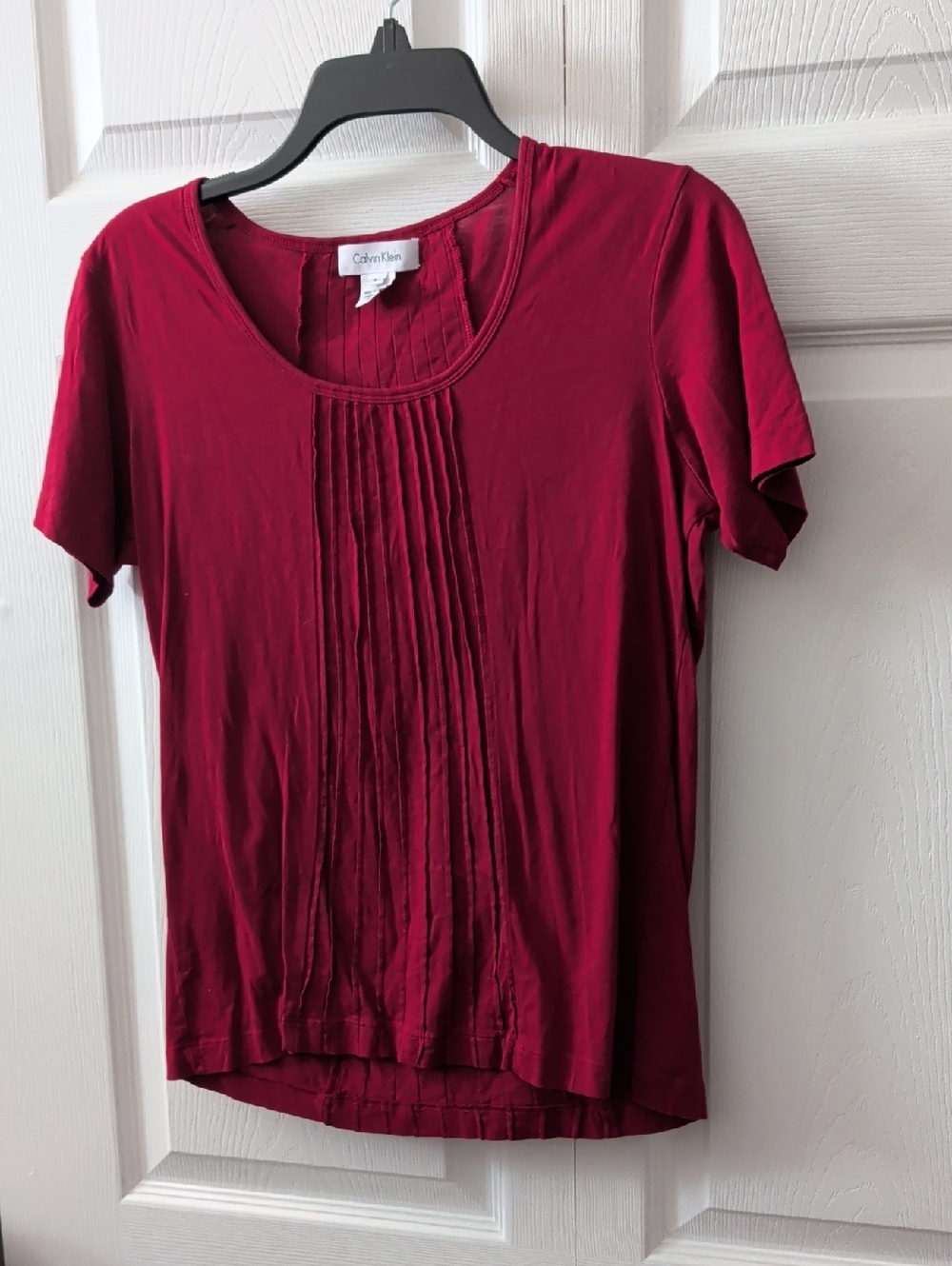 Calvin Klein Women's Burgundy Short Sleeve Pintuck Front Tee